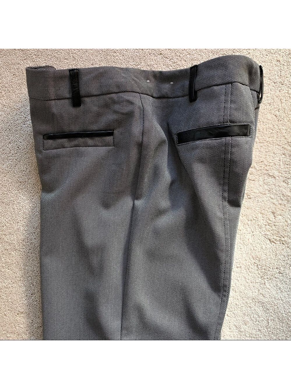 𝅺WORTHINGTON Lightweight Gray Tweed Ankle Trousers.